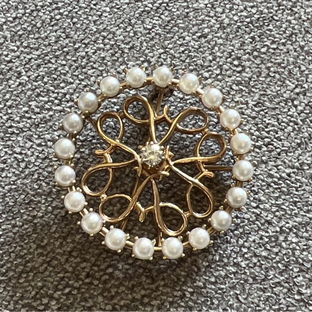 Avon Fine Jewelry 14K Gold Rare Vintage 20 Pearl Single Diamond Brooch/Pin